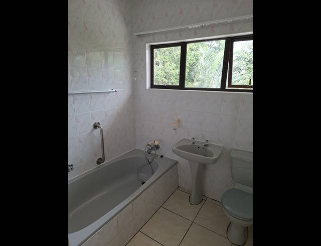 5 BEDROOM FREEHOLD FOR SALE IN UVONGO